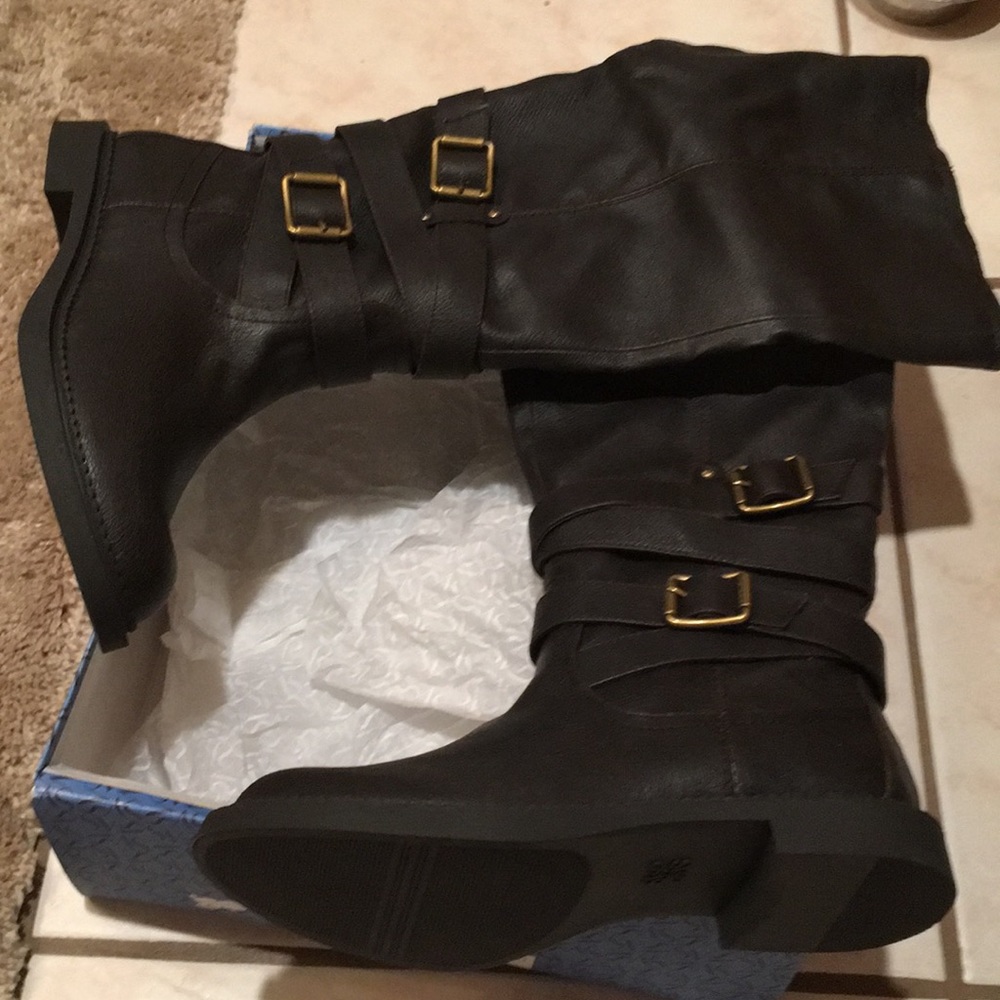 New in box Ashley Brown vera Wang boots 6.5 tall